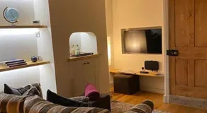 2 bedroom cottage in Stamford - Image 2