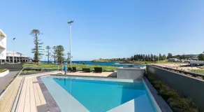 3BR Coastal Escape with Ocean Views, Shared Pool & Jacuzzi, 2 Car Spaces & Walk to Surf Beach - Image 5