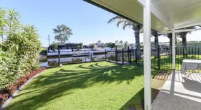 Ground floor, family unit on the canal with free WIFI! - Image 4