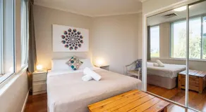 Quaint Auchenflower 1B1B Apt w Parking Close to UQ M5 - Image 2
