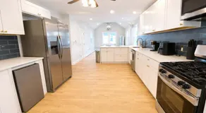 Spacious Beach House for 12 - 10-Min Walk to Beach - Family-Friendly Coastal Retreat - Image 3