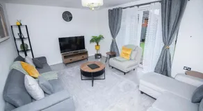 PG stays Spacious Entire 4 Bed house with Garden - Image 2