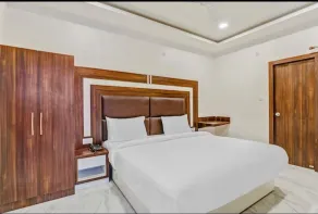 Hotel Yamuna Palace Near Gomti Riverfront Park - Image 2