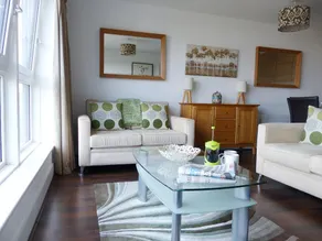Skyline Plaza - 2 Bed Luxury Apartment - Image 2