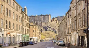 Old Town Apartment, Spacious 2 Bedroom 3rd floor apt close to Castle, stair access only - Image 3