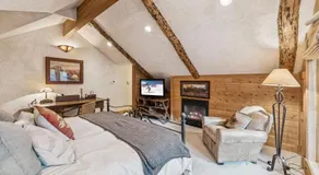 Escape Lodge - Hot Tub, Large Deck, Sauna, Gym - Image 2