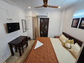 Gautam Nagar Homestay South Delhi - Image 2