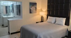 Royal inn motel  - Image 2
