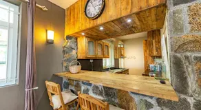 Beachfront Tamarin Villa - Image 4