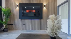 Spacious 2BR Bolton Home Cinema Room & Fast WiFi - Image 2