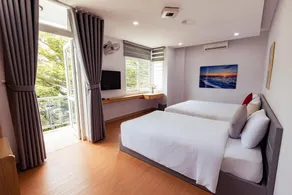 Sunshine Hotel - Image 2
