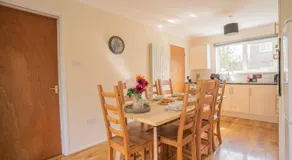 Raymond James Accommodation, sleeps up to 7, free parking, full amenities and garden - Image 2