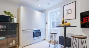 Boutique Apartment - City Centre - Free Parking, Fast Wifi and Smart TV by Yoko Property - Image 3
