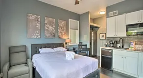 'Torrey Spa Suite' Modern San Diego Studio! - Image 2