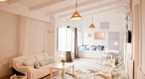 Villa con terraza, barbacoa y piscina - Image 2