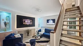 Dashing & Distinctive Dwelling Sleep 5 Crew 3BR - Image 2