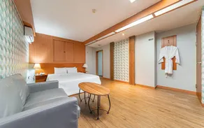 Oryu Bon Motel - Image 2