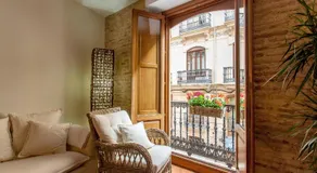 LUXURIOUS & ALLURING HOME IN HISTORIC TOWN (VALENCIA) - Image 2