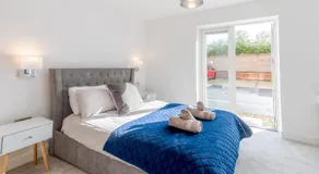Pass the Keys 1 bed Albury Contemporary Apartment with Secure Parking - Image 2