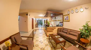 Hillside Plaza Hotel - Image 4