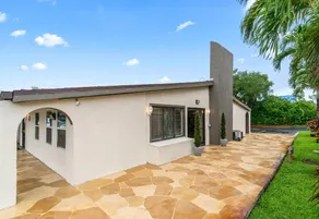 Super 8 by Wyndham Lantana West Palm Beach - Image 2