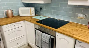 Aylesbury Apartment for Contractors and Holidays - FREE Parking for cars and vans - Image 3