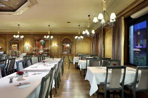 Regent Hotel - Image 5