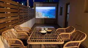 Woodoven home - pool, bbq & outdoor cinema - Image 3