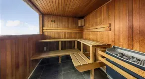 2BR CBD Apt Swimming Pool Sauna SPA CBD - Image 5