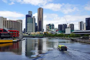 Chic Docklands Stay Panoramic River City Views - Image 5