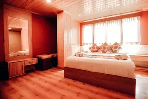 Hotel Queen - Image 2