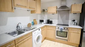 Spacious 2BR 2BA Apartment City Centre Sleeps 5 - Image 3