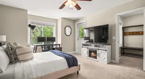 Social Haus Trendy 3BR Townhome in Bridgeland YYC - Image 2