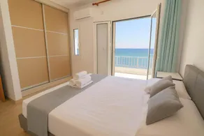Beachfront Panorama Suite Kythira Jacuzzi & Sea View - Image 2