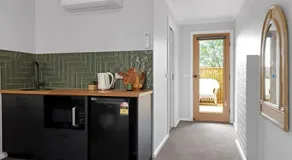 14 Scenic Studio - Image 3