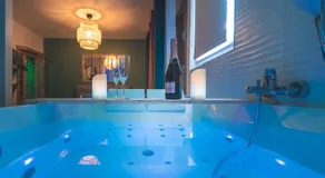 Mon Nid d'Amour - Jacuzzi Privatif - Centre Ville du Mans - Image 3