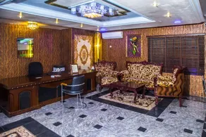 E-Luxe Suites Hotel - Image 4