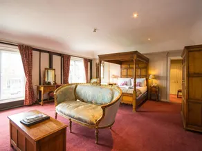 The Crown Hotel - Image 2