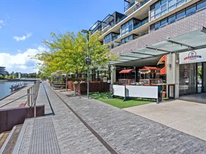 Bright Kingston Stay With Balcony Access - Image 3