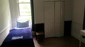 Bedroom close to stadiums and downtown - Image 5