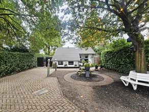 Scenic Stay Near Town  Lake - Image 4