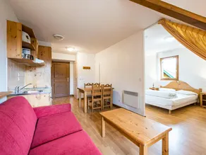 Large 8-Person Apartment in Giez - Image 2