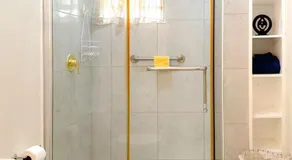 2 Bed Apartment, great location - Image 2