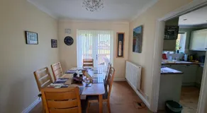 Large double room in pristine house close to Oxford - Image 3