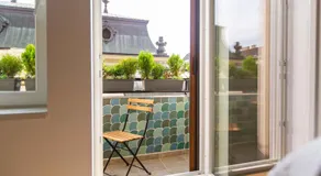 Premium Rooms by Hi5 - Style at the Comedy Theater - Image 3