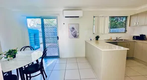Homely Townhouse with Pool - Image 5