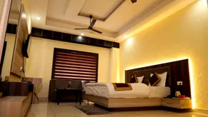 Hotel Blue Pine – Har Ki Pauri Road - Image 2