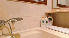 Old Charm Guesthouse - Image 5