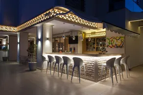 Aurasia Deluxe Hotel - Image 3
