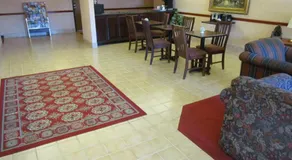 Western Inn & Suites Hampton - Image 3